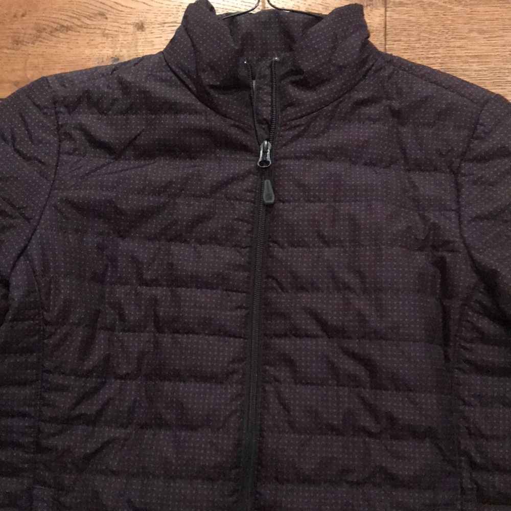Light quilted jacket in dark purple with light purple dots and black trim